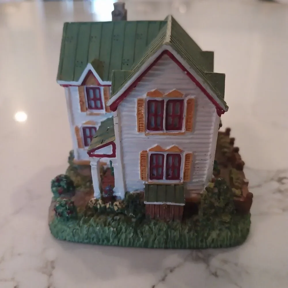 Liberty Falls Americana Village Collection The Henshaw House #AH181 -1999